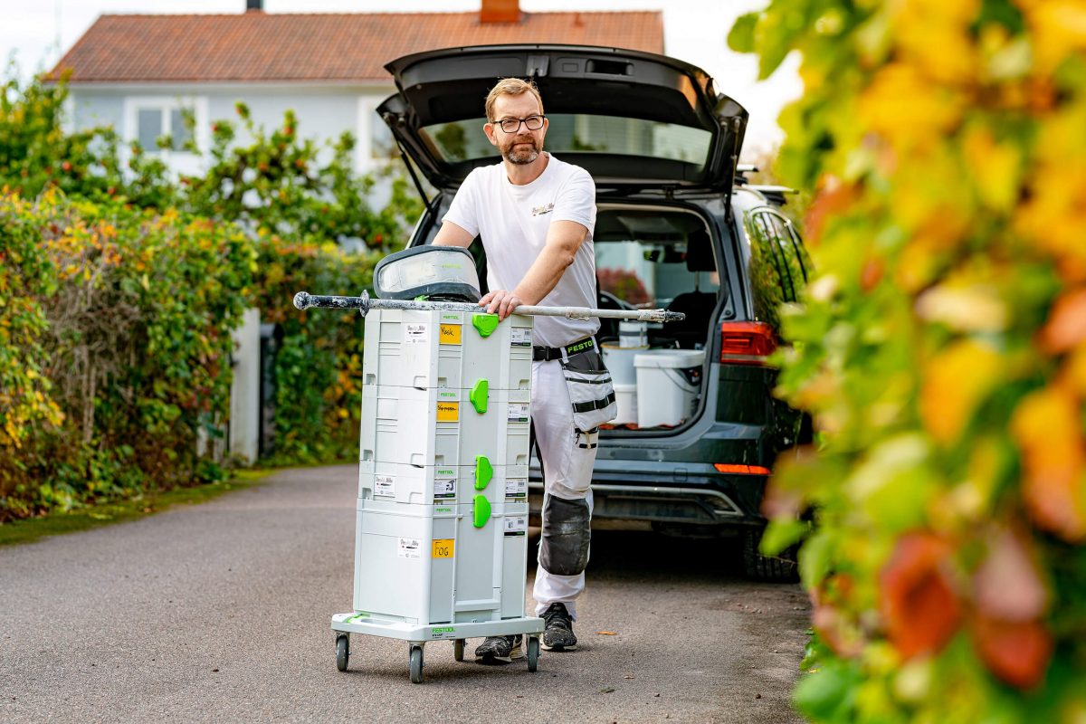 Unloading car with Festool gear