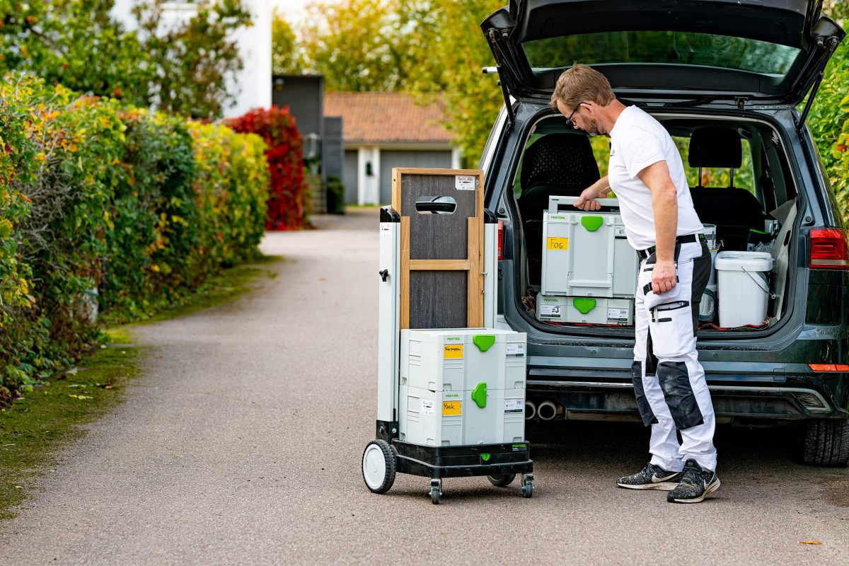 Unloading car with Festool gear