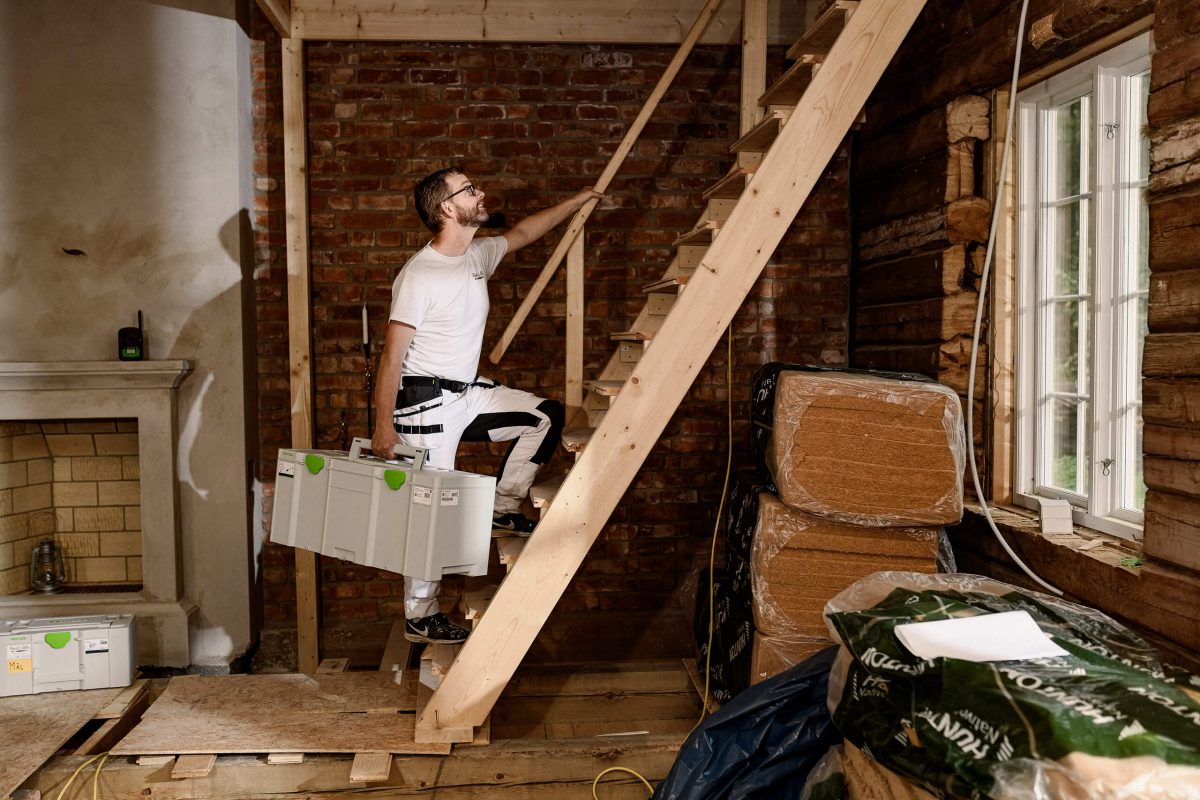 Man walking up the stairs with Festool gear