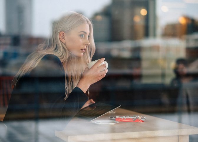 Lady drinking tea in café.